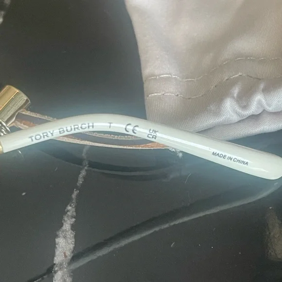 NIC Tory Burch sunglasses - Picture 3 of 7